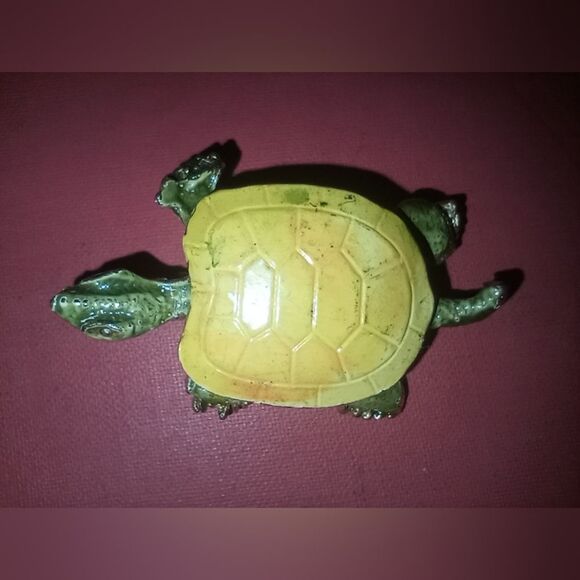 The Most Adorable Vintage Turtle Brooch - Picture 1 of 8